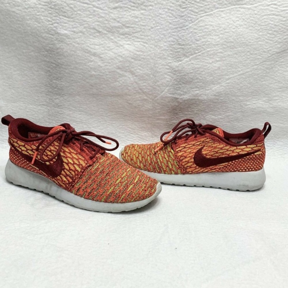 NIKE ROSCHE ONE FLYKNIT SIZE 7 WOMENS
